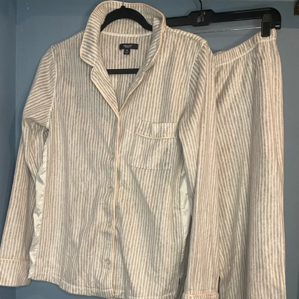 Simply Vera Vera Wang Cream and Beige 2 Piece Striped Pajama Set Size Medium NWT - Picture 1 of 8